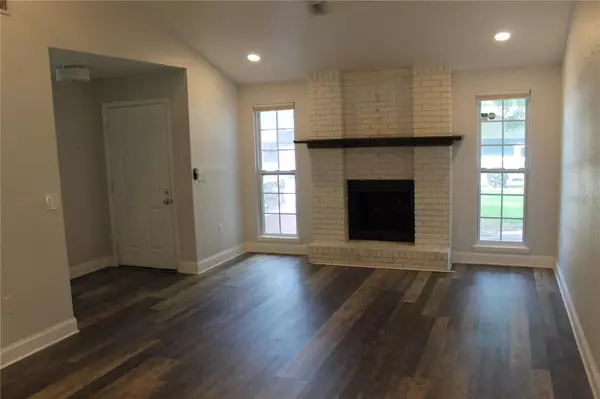 Lakeland, FL 33812,3821 WHITEDOVE DR