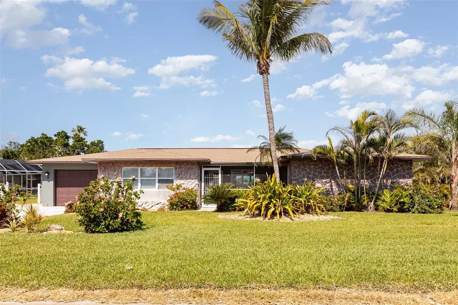 4 OAKLAND HILLS CT, Rotonda West, FL 33947