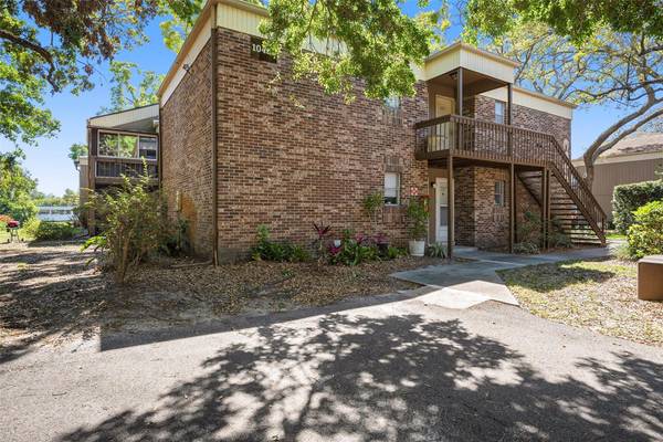 10453 CARROLLBROOK CIR #122, Tampa, FL 33618