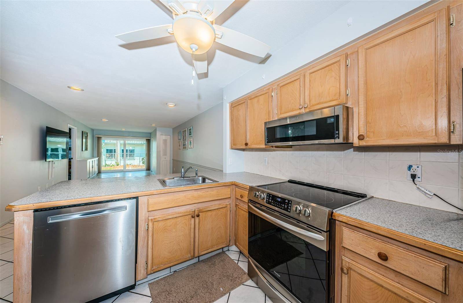 Seminole, FL 33776,9214 MISSION OAKS BLVD