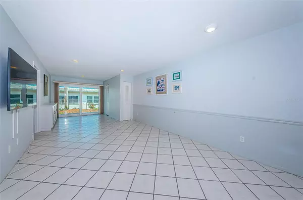 Seminole, FL 33776,9214 MISSION OAKS BLVD