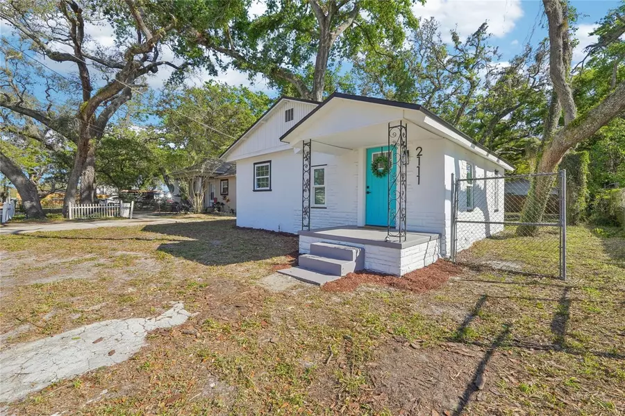 2111 E ELLICOTT ST, Tampa, FL 33610