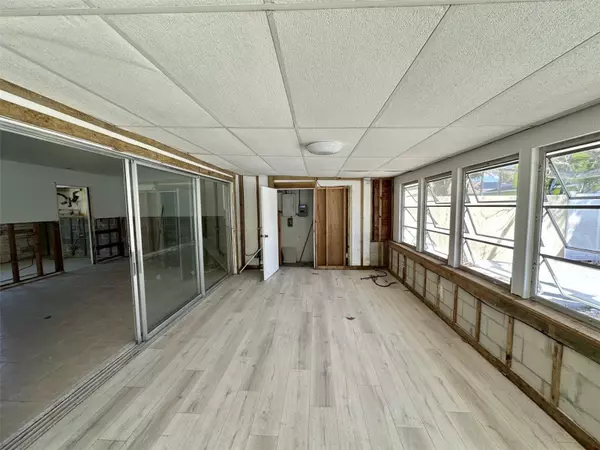 Redington Shores, FL 33708,121 175TH AVE E
