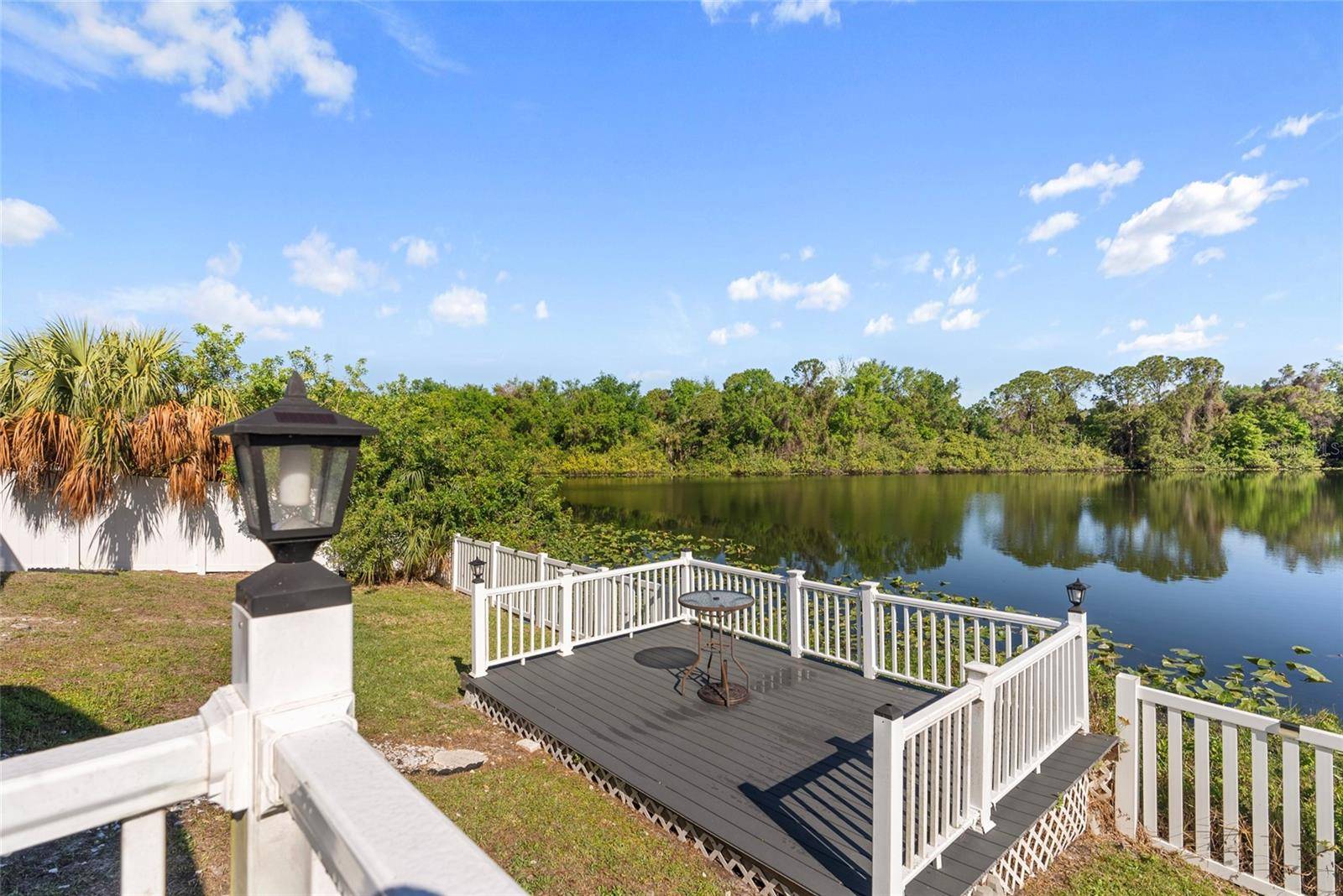8024 TIMBERLANE DR, Tampa, FL 33615