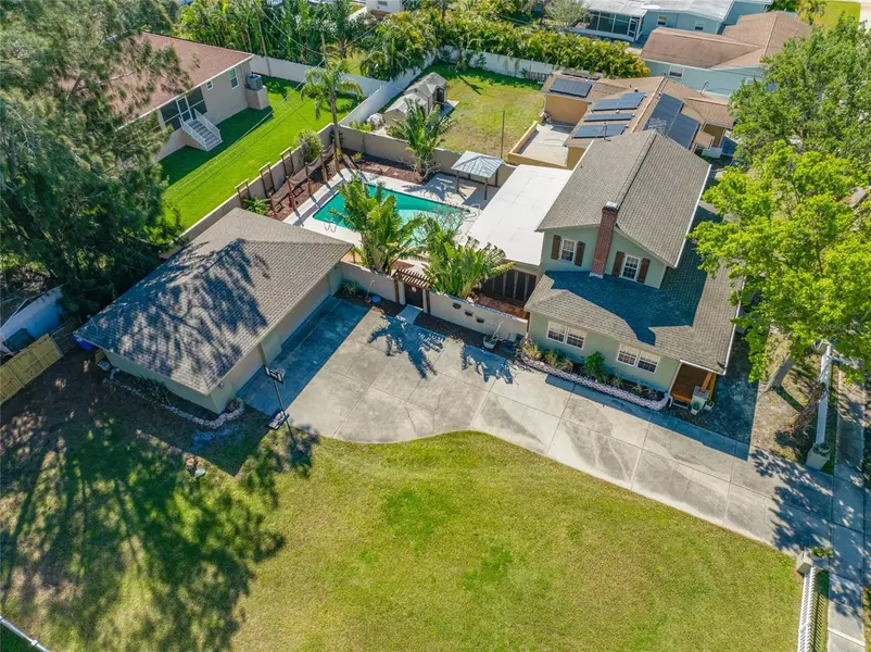 8205 OVERLOOK PL NE, St Petersburg, FL 33702