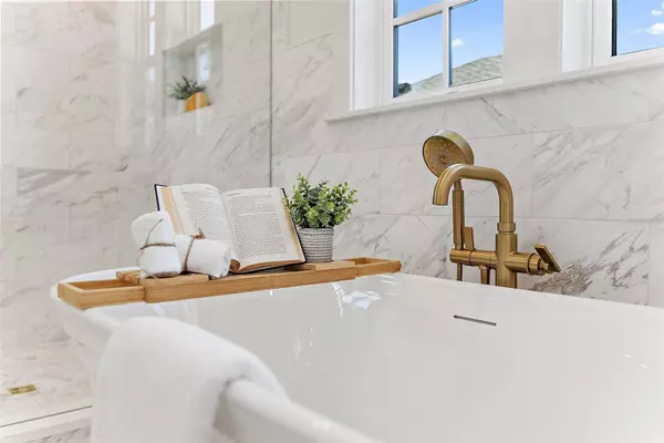 St Petersburg, FL 33705,235 24TH AVE SE