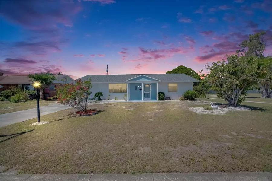 1112 CHERRY HILLS DR, Sun City Center, FL 33573