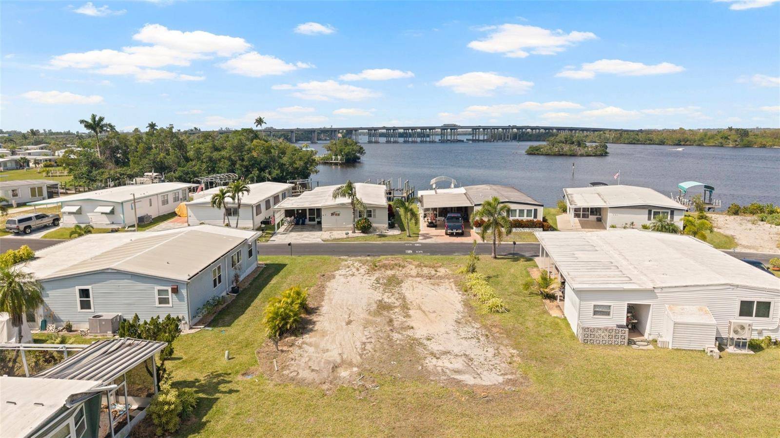 Fort Myers, FL 33905,362 SHORELAND DR