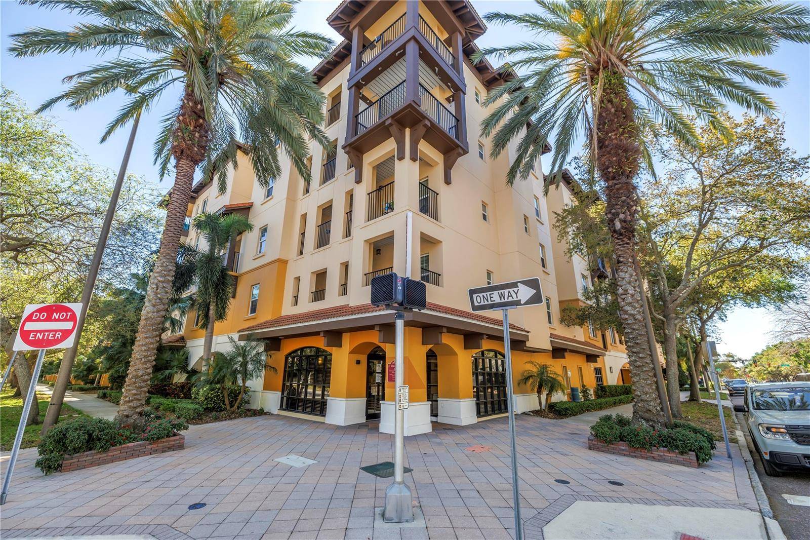St Petersburg, FL 33701,100 4TH AVE S #207