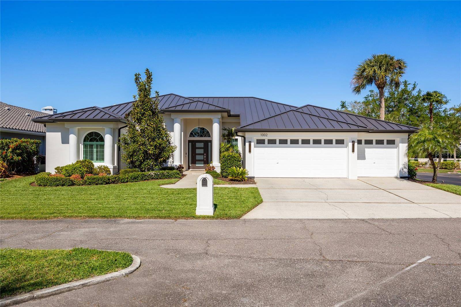 1002 ROMANO CT NE, St Petersburg, FL 33702