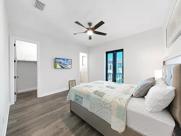 Madeira Beach, FL 33708,882 BAY POINT DR