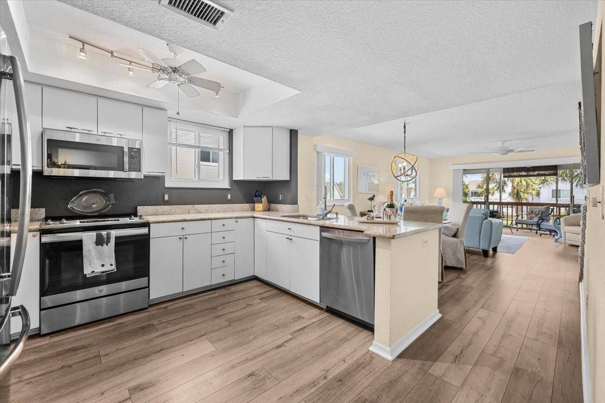 Indian Rocks Beach, FL 33785,911 HARBOUR HOUSE DR