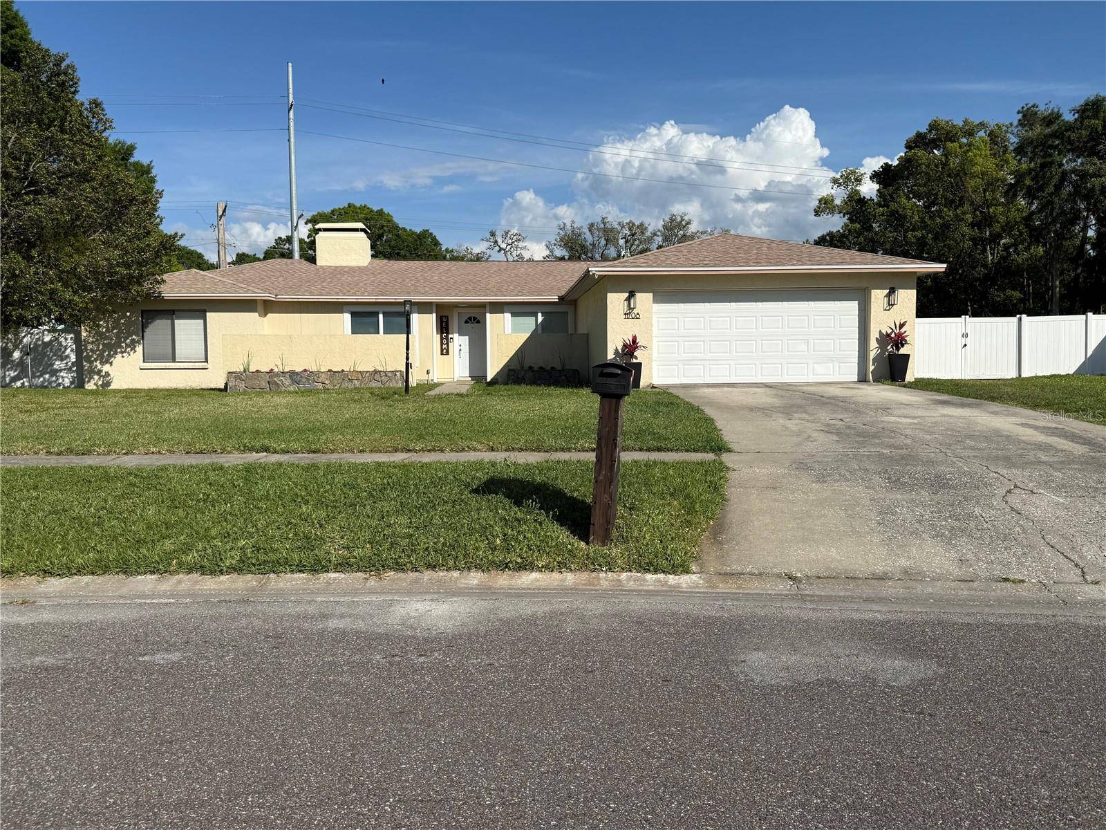 11708 NICKLAUS CIR, Tampa, FL 33624