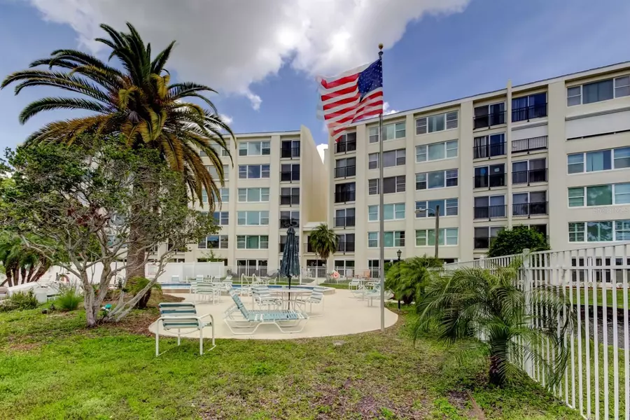 225 COUNTRY CLUB DR #1104, Largo, FL 33771