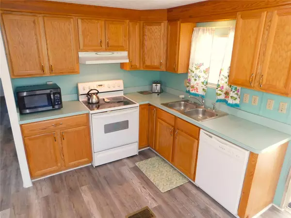 Zephyrhills, FL 33542,5244 BETTY ST