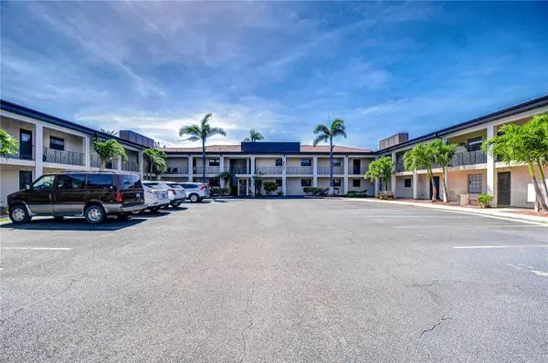 10190 IMPERIAL POINT DR W #8, Largo, FL 33774