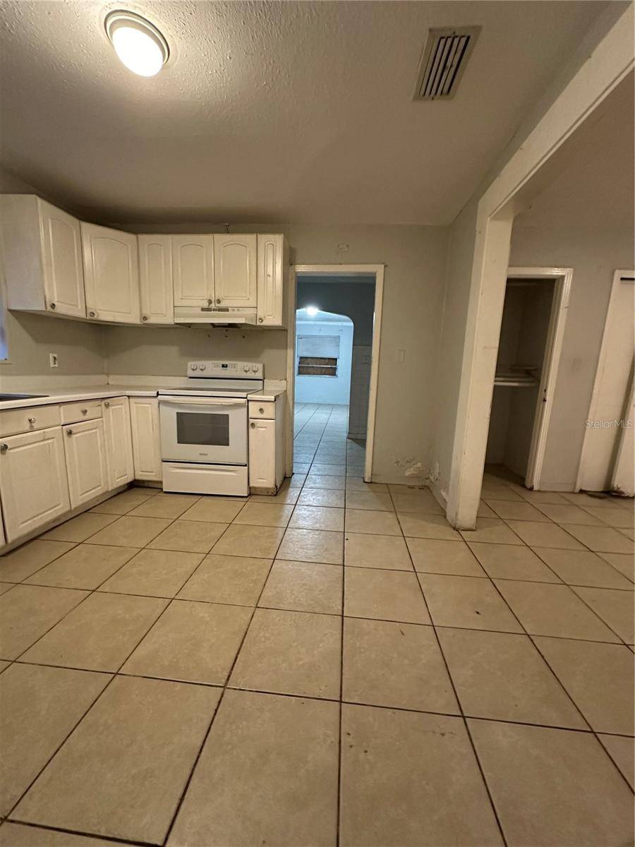 Tampa, FL 33604,703 E HAMILTON AVE