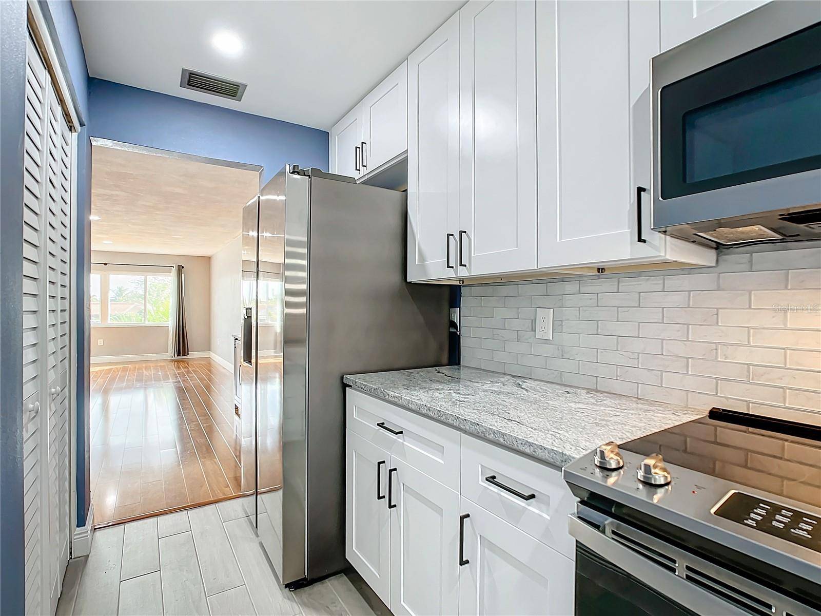 St Petersburg, FL 33703,4570 OVERLOOK DR NE #282