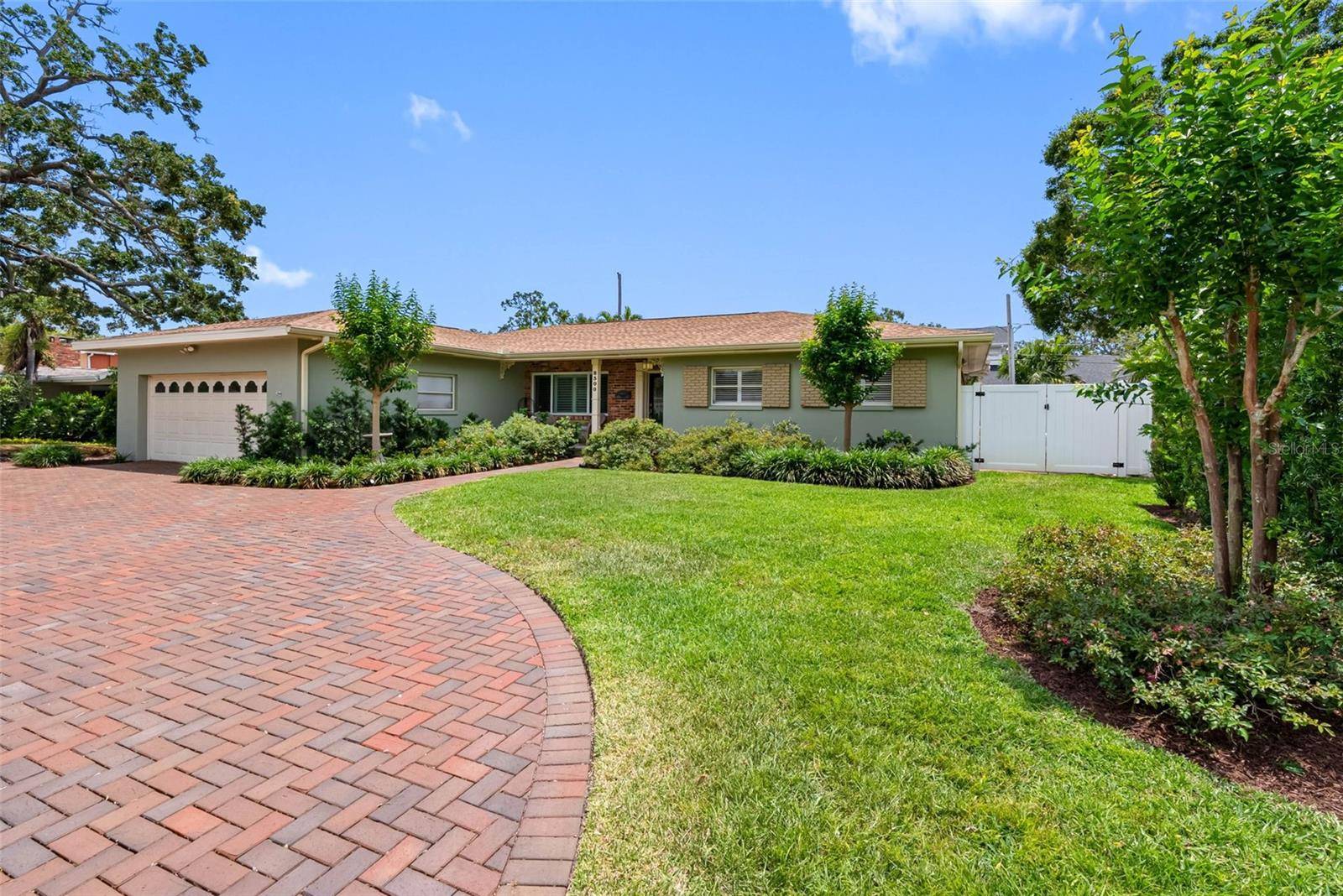 8300 37TH AVE N, St Petersburg, FL 33710