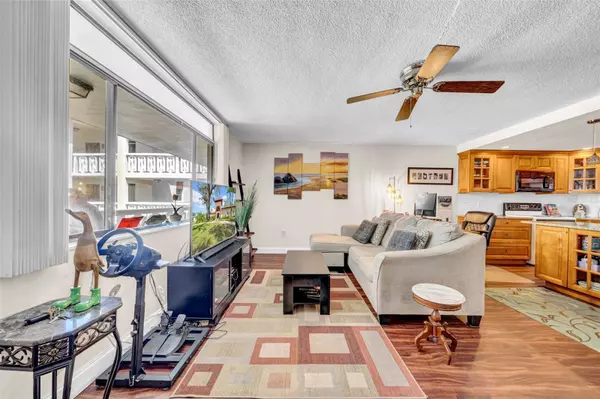 Clearwater, FL 33764,2612 PEARCE DR #209