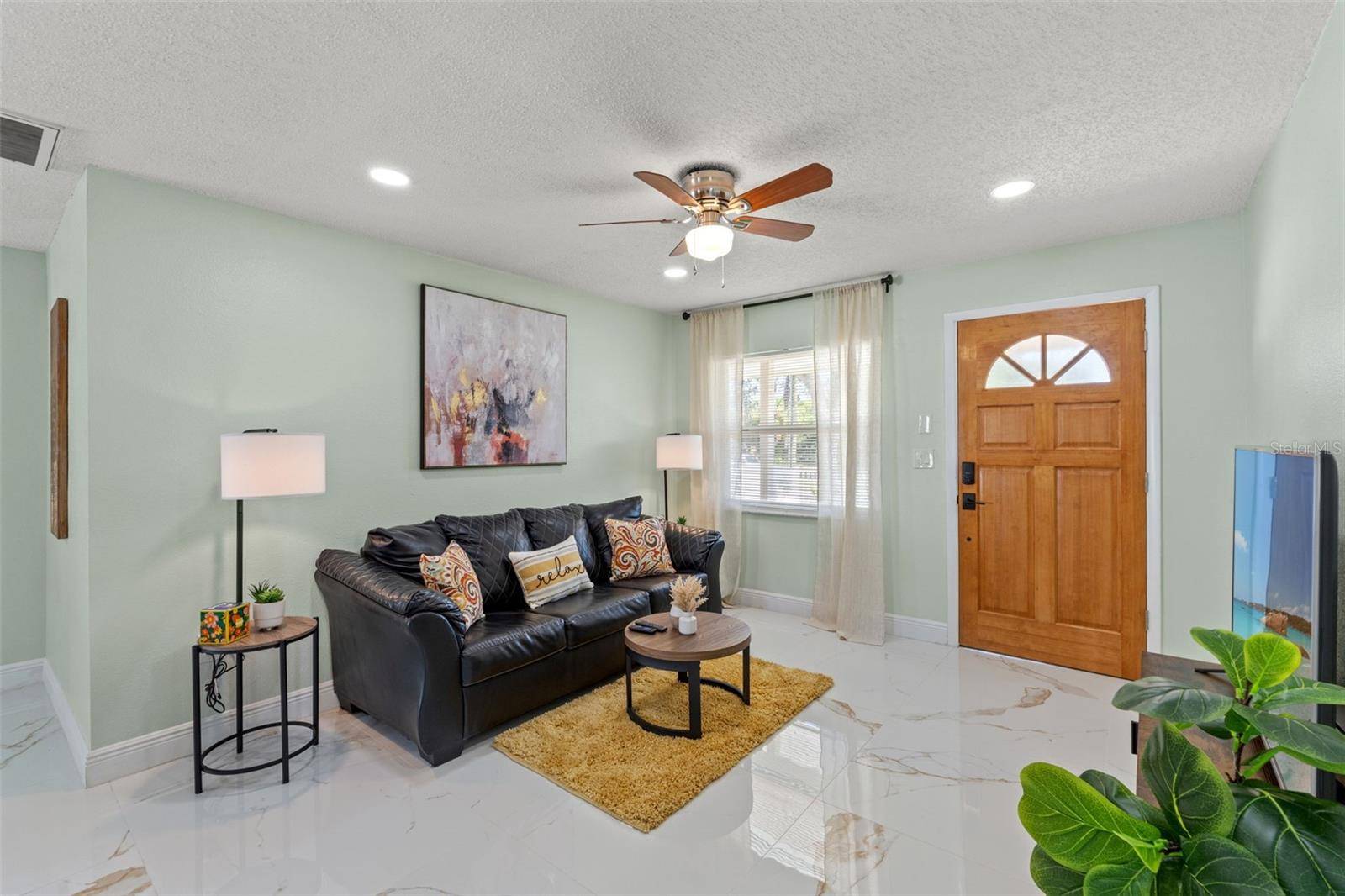 Tarpon Springs, FL 34689,439 E BOYER ST