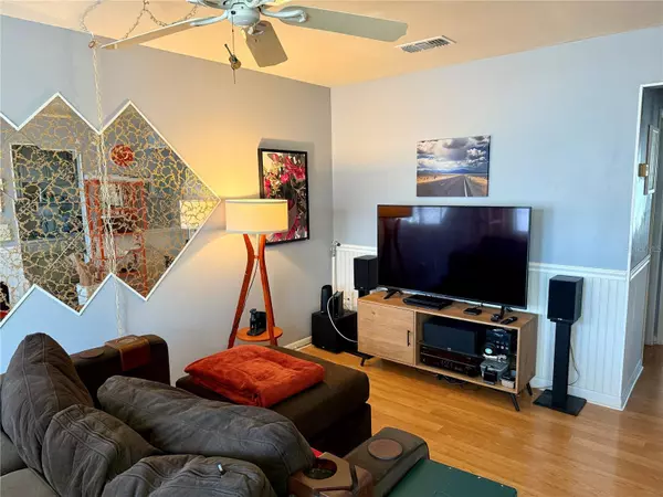 St Petersburg, FL 33714,5875 18TH ST N #19