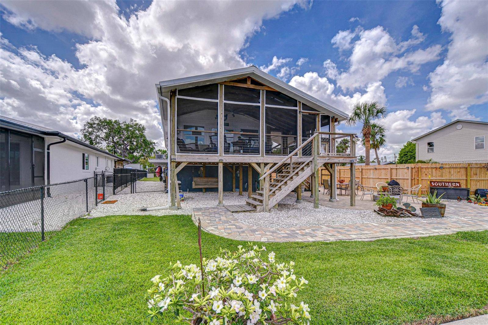 Ruskin, FL 33570,202 7TH ST SW