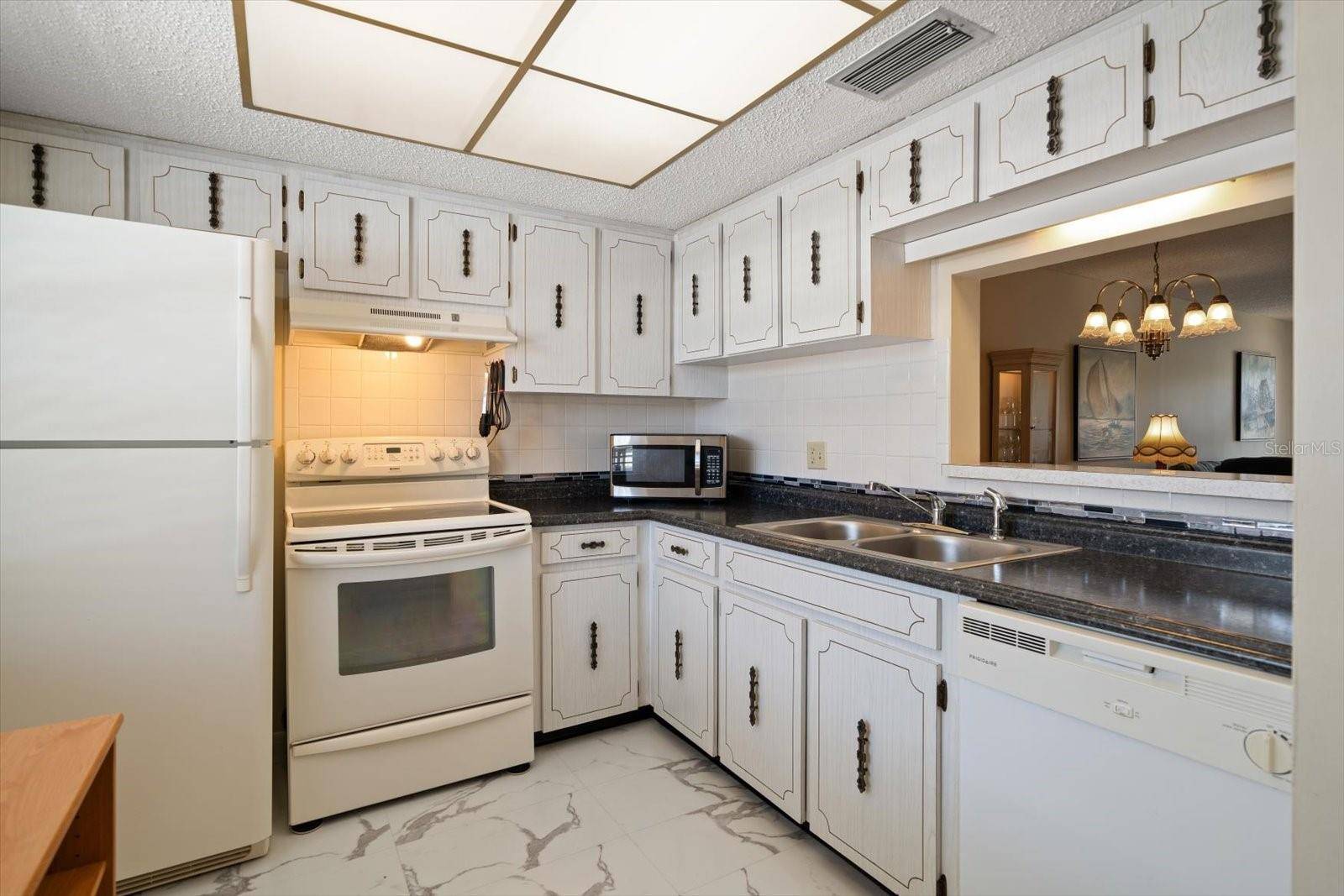 Dunedin, FL 34698,948 VIRGINIA ST #202