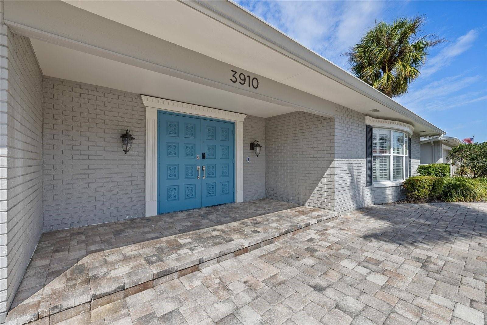 Tampa, FL 33634,3910 DORAL DR