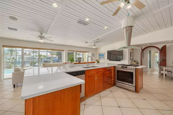 St Petersburg, FL 33711,4490 38TH WAY S