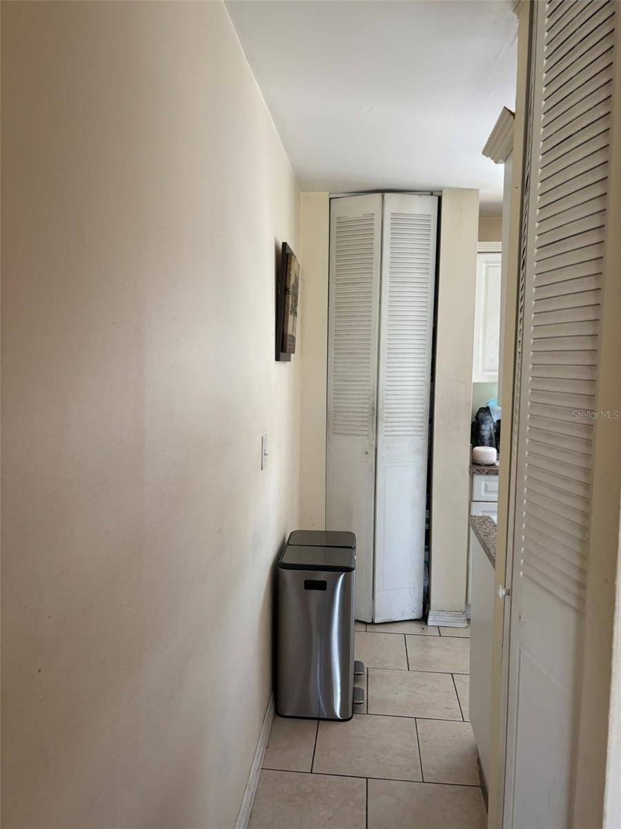 Tampa, FL 33609,3206 W AZEELE ST #218