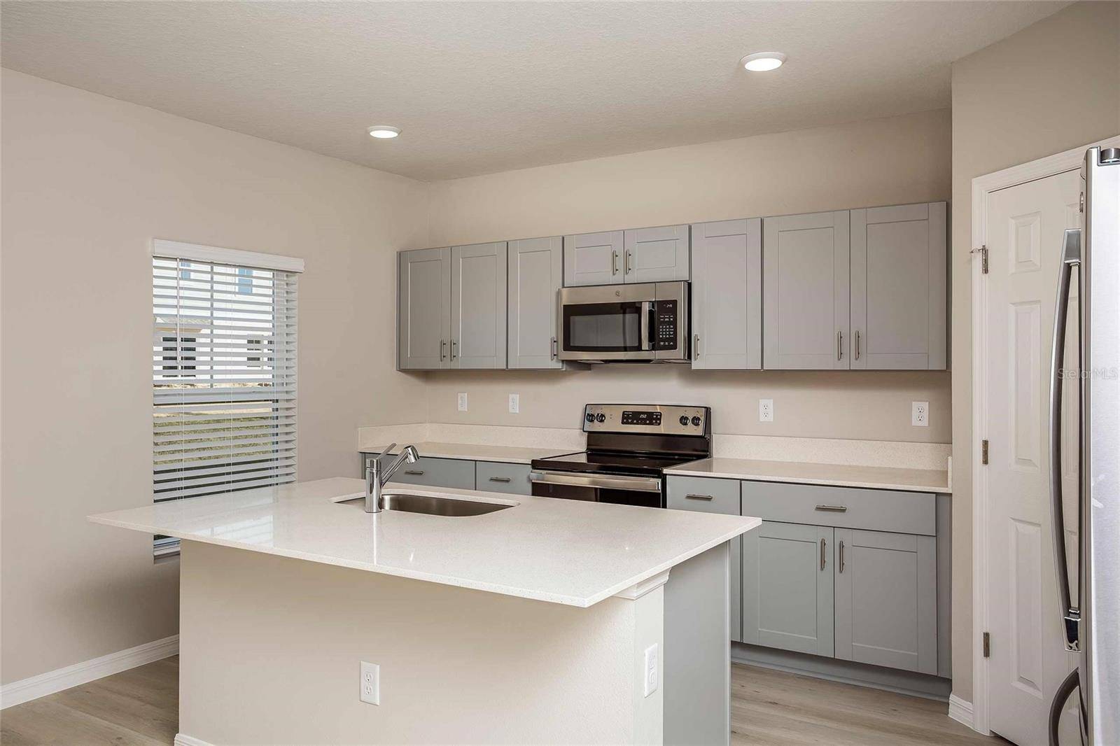 Lithia, FL 33547,14811 SUMMER BRANCH DR