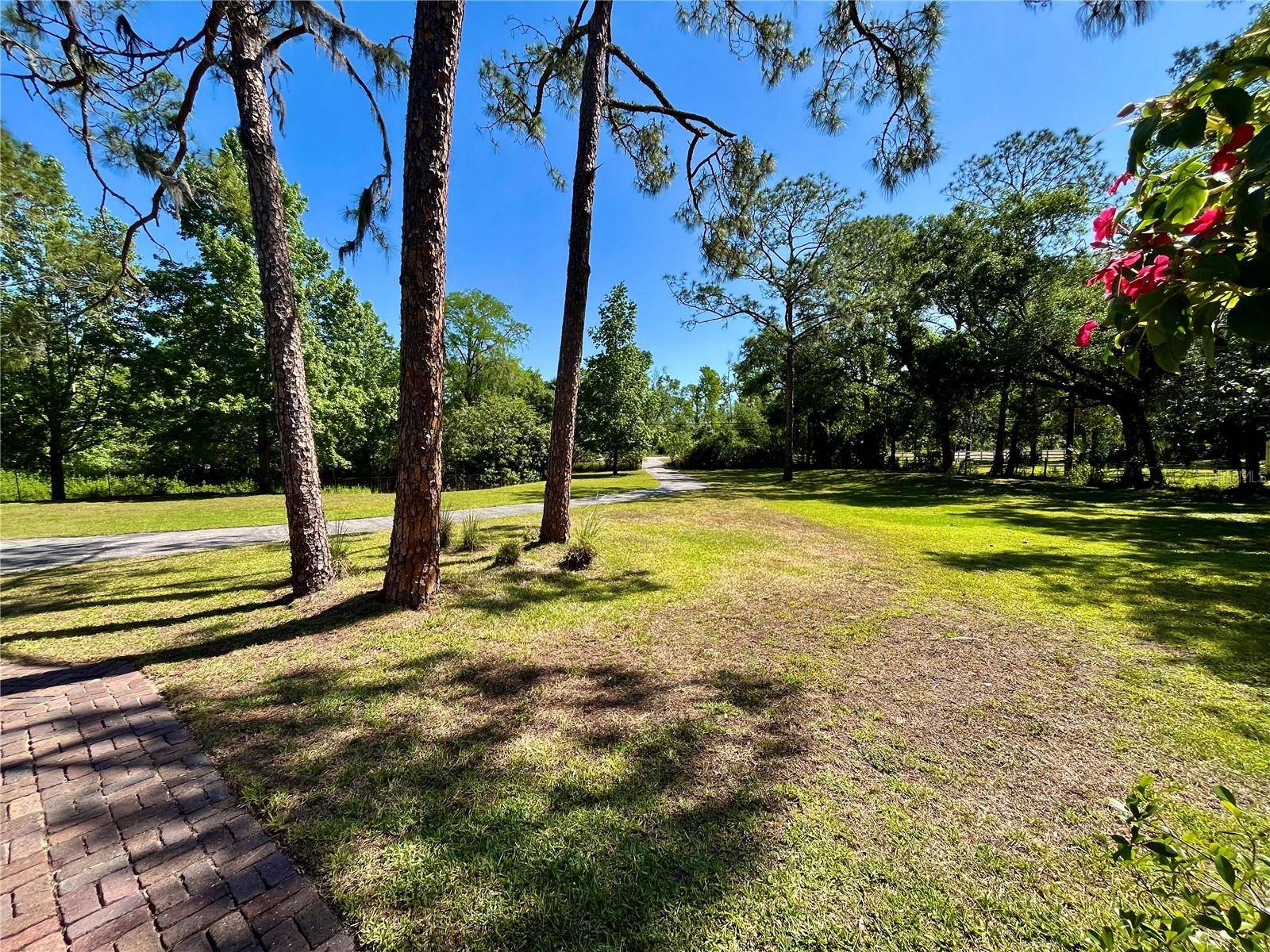 Valrico, FL 33596,4310 LITHIA PINECREST RD