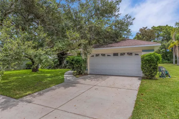 Zephyrhills, FL 33542,6434 LAURELWOOD DR