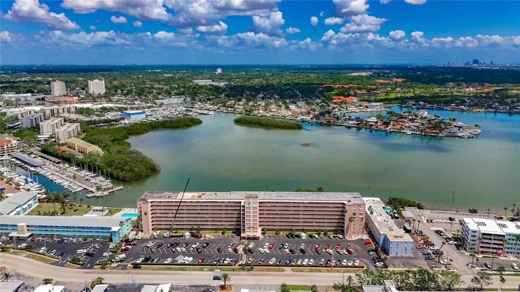 1847 SHORE DR S #204, South Pasadena, FL 33707