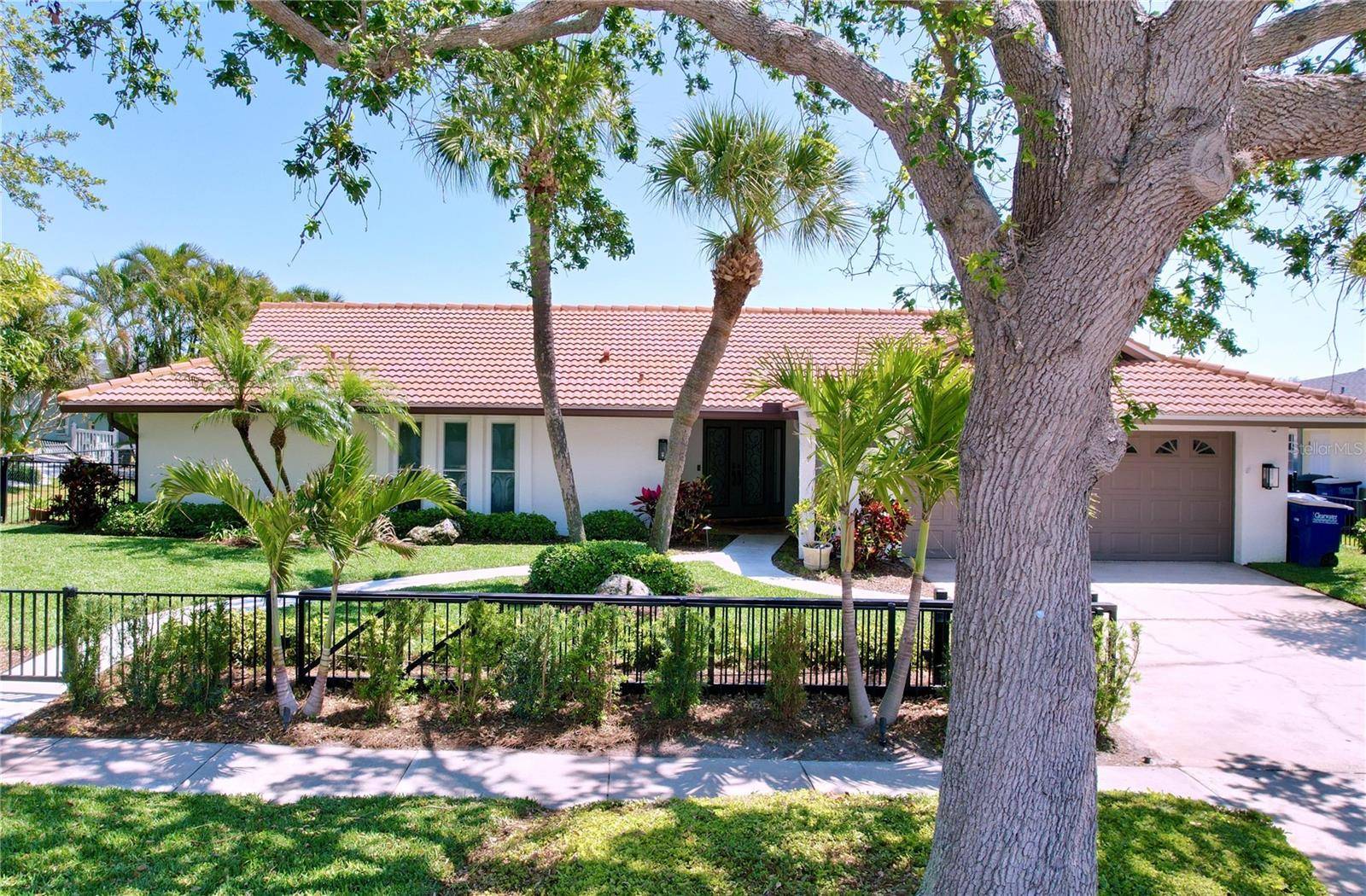 Clearwater Beach, FL 33767,773 SNUG IS