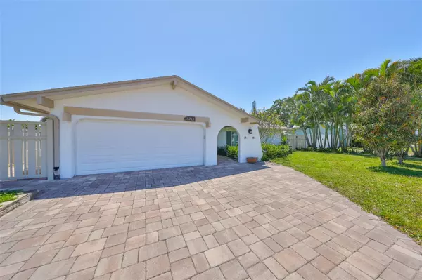 St Petersburg, FL 33708,5785 BAY PINES LAKES BLVD