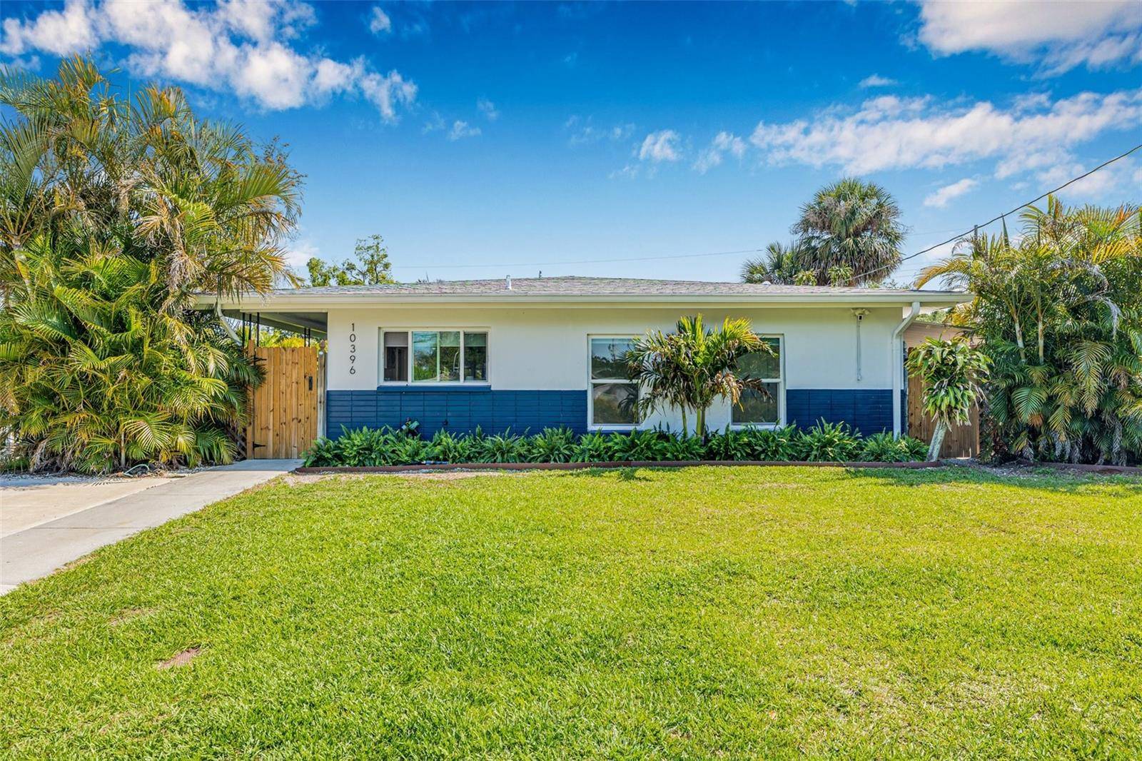 10396 BLOSSOM LAKE DR, Seminole, FL 33772
