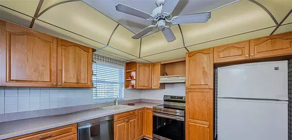 St Petersburg, FL 33708,4725 COVE CIR #810