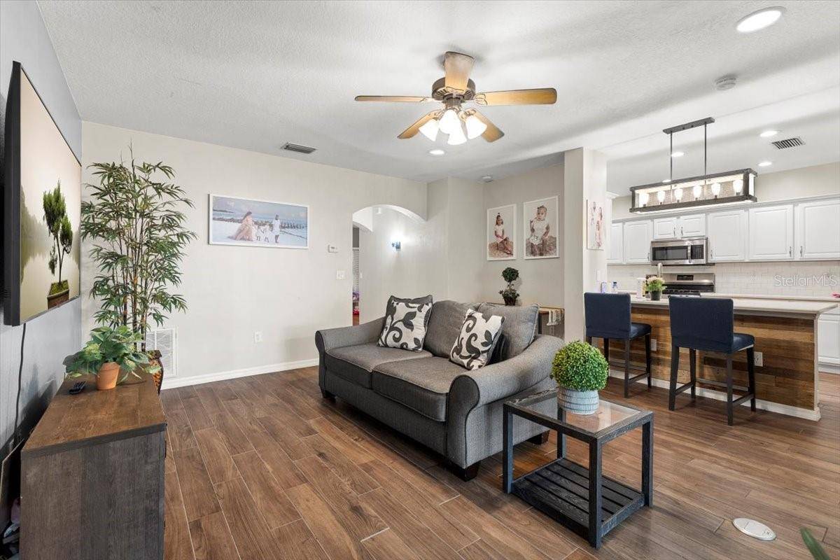 Lithia, FL 33547,6230 GANNETDALE DR