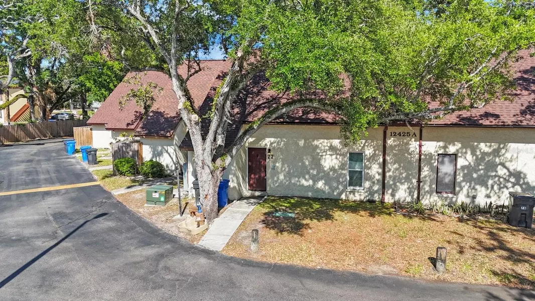 12425 TOUCHTON DR #77, Tampa, FL 33617