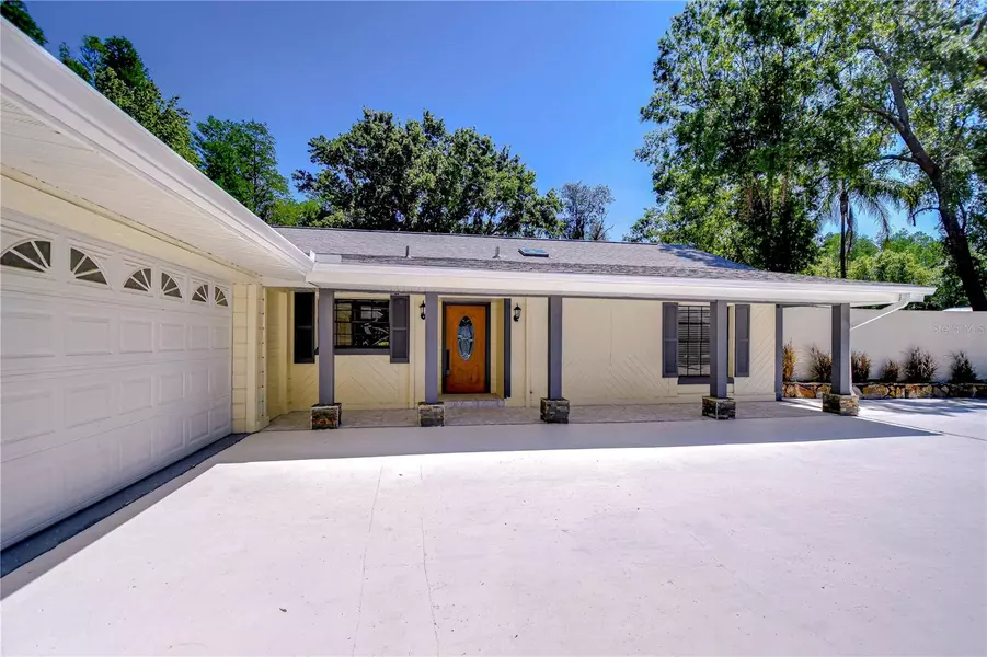 1120 COUNTRY LN, Lutz, FL 33558