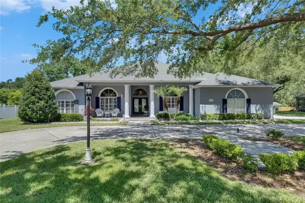 1806 CHICKASAW TRL, Valrico, FL 33596