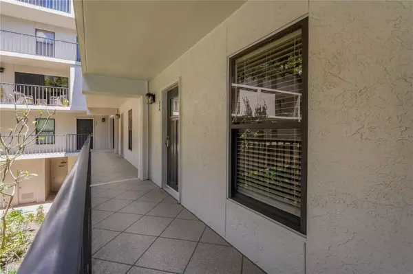 St Petersburg, FL 33701,105 4TH AVE NE #220