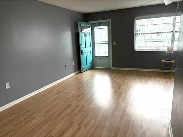Gulfport, FL 33707,5940 30TH AVE S #206