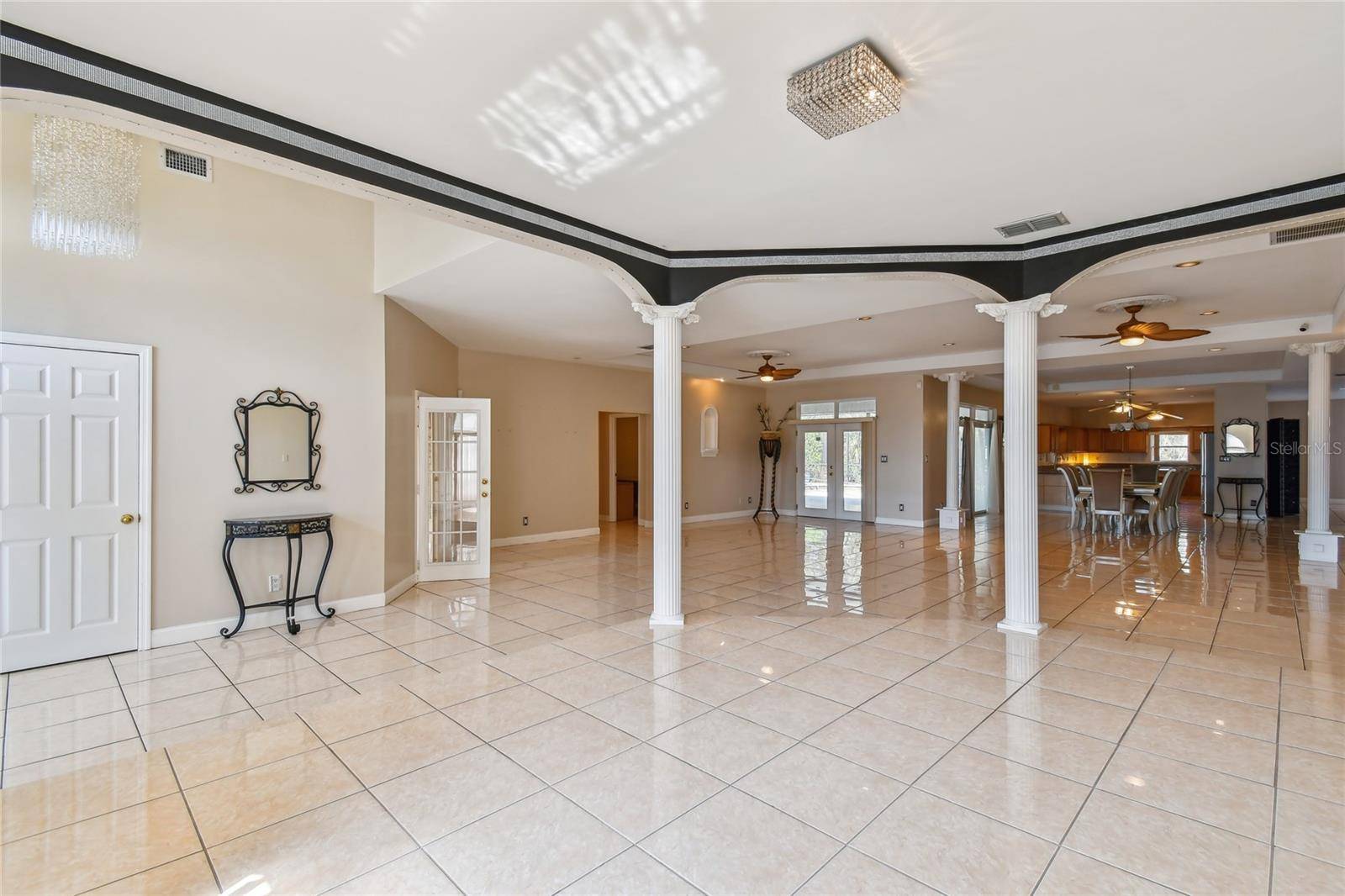 Tarpon Springs, FL 34689,284 PENINSULA AVE