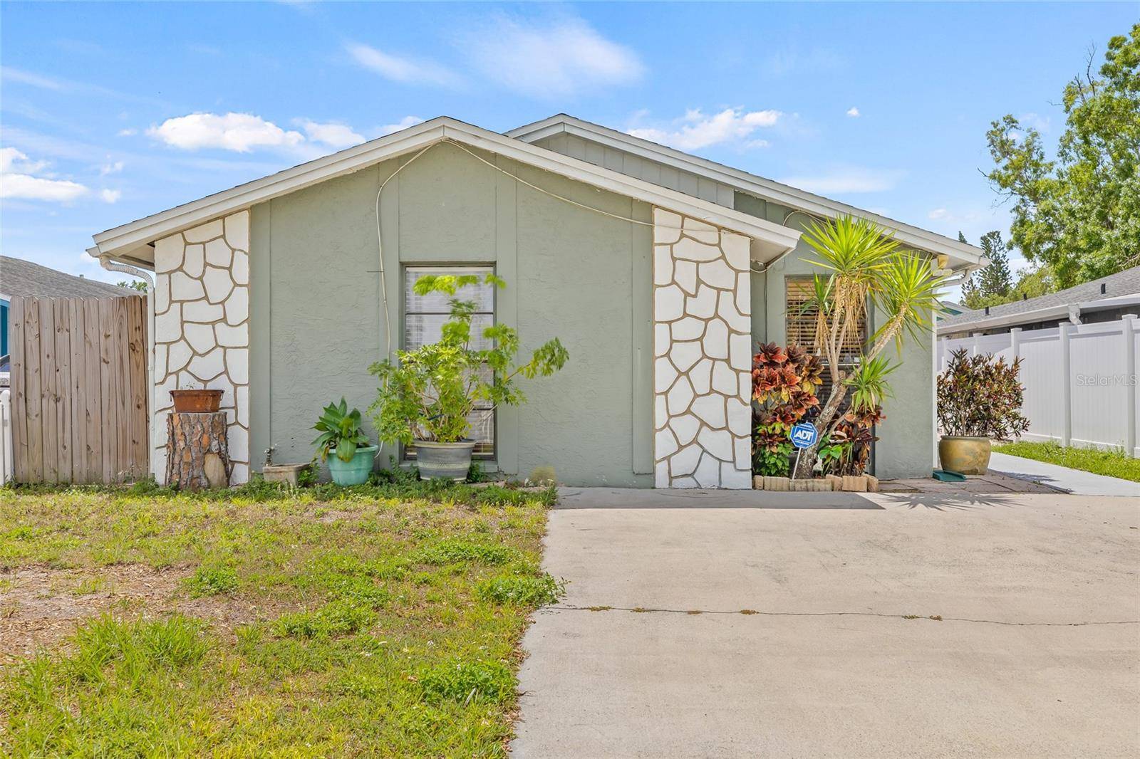9112 SUFFIELD CT, Tampa, FL 33615