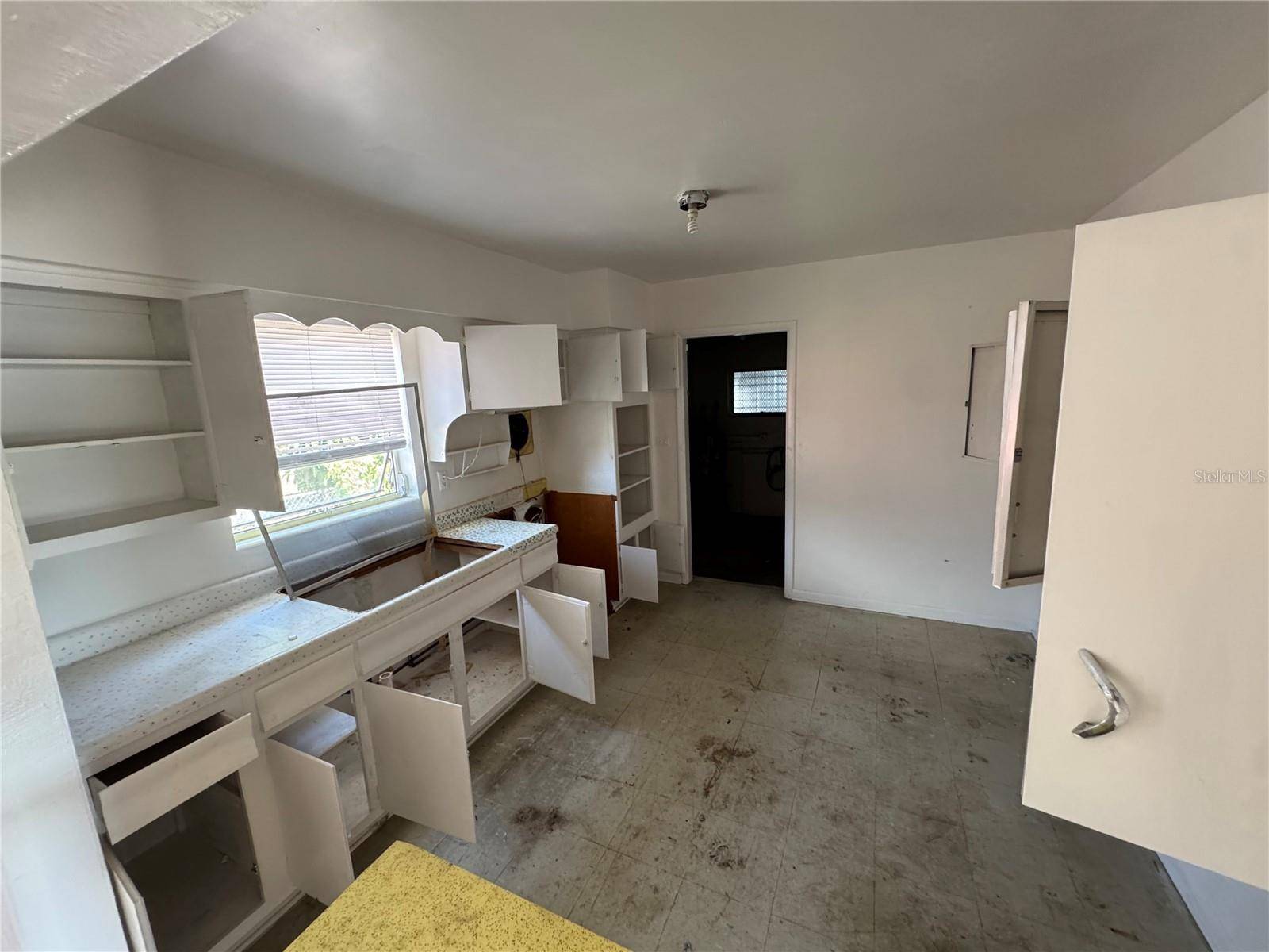 Hialeah, FL 33010,954 SE 1ST PL