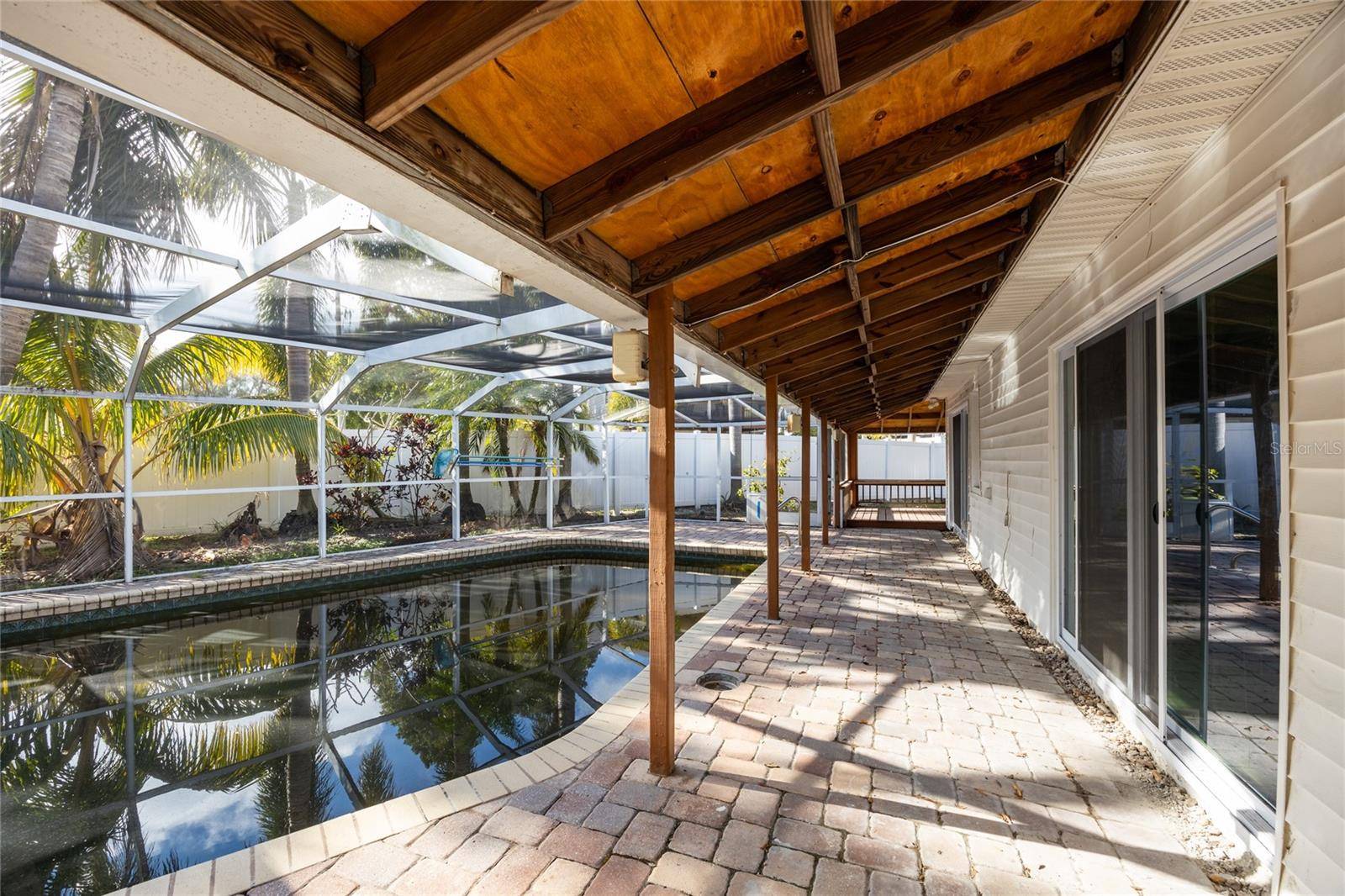 St Petersburg, FL 33703,1820 MASSACHUSETTS AVE NE