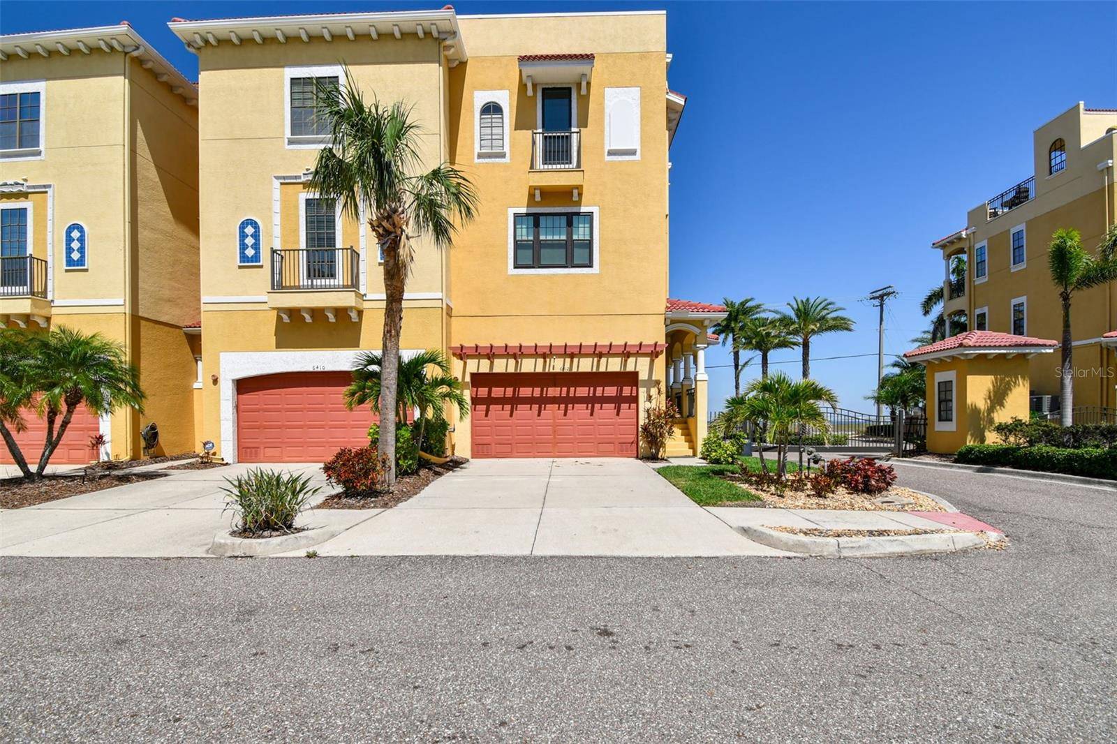 Apollo Beach, FL 33572,6412 MAYRA SHORES LN